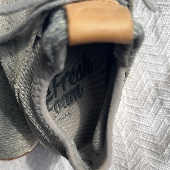 New Balance Gray Athletic Shoes with Seamless Upper size 9.5 - Picture 2 of 10